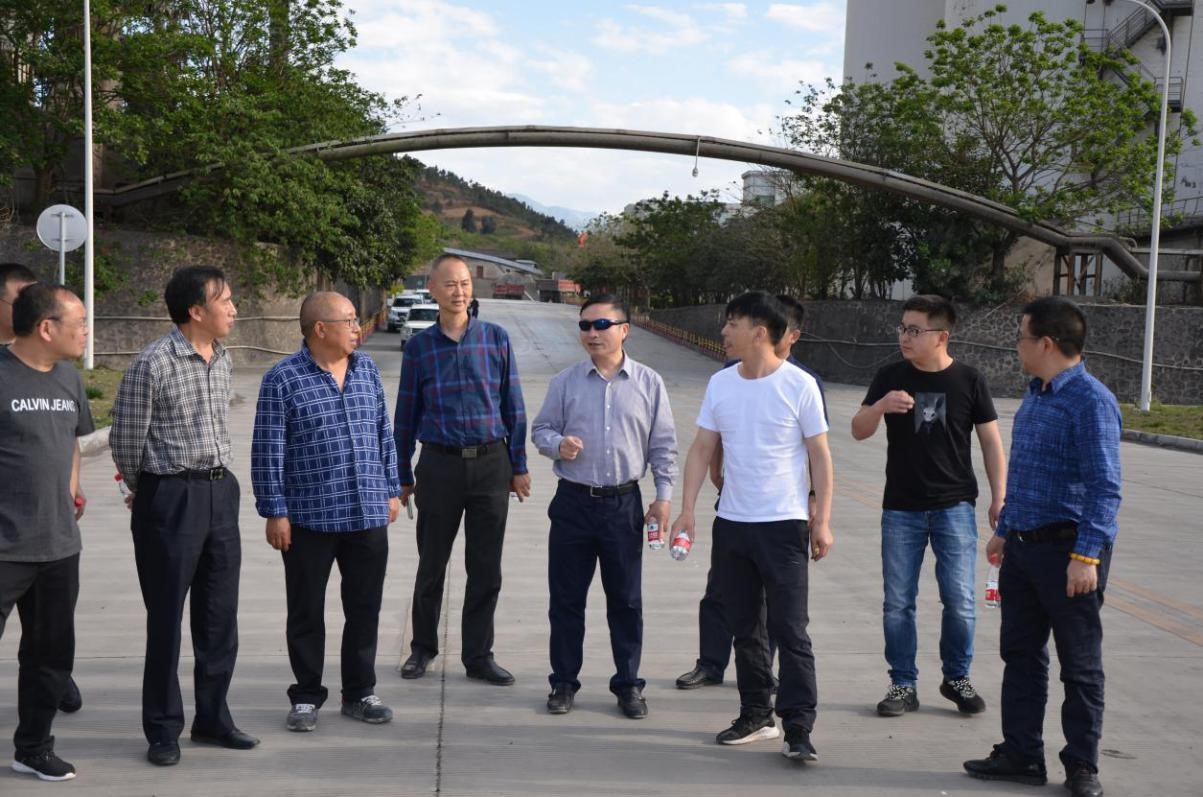 云南江川區(qū)區(qū)長王志華一行蒞臨川威集團(tuán)考察交流
