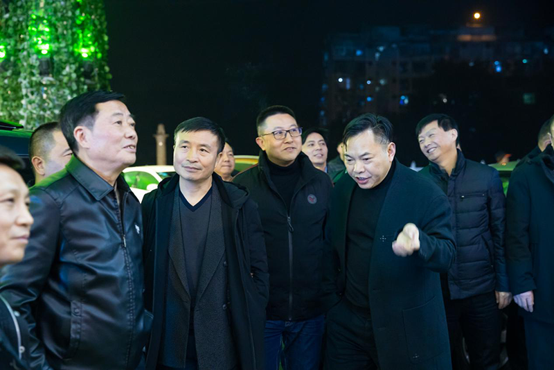 王勁董事長大年三十晚親臨燈會現(xiàn)場送祝福(圖12)