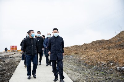 副省長楊興平調(diào)研川威集團(tuán)連界足球競訓(xùn)基地并指導(dǎo)防疫工作