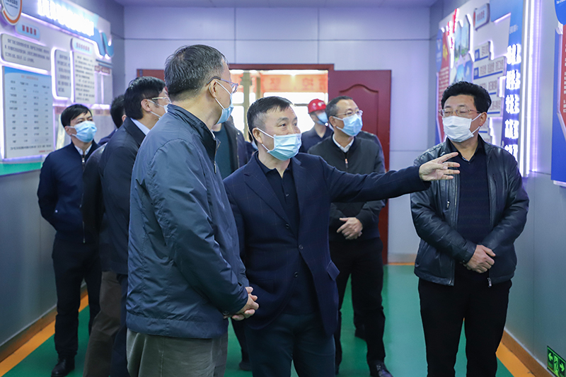 國(guó)家工信部領(lǐng)導(dǎo)蒞臨川威連界基地調(diào)研“疫情防控及復(fù)工復(fù)產(chǎn)”工作(圖2)