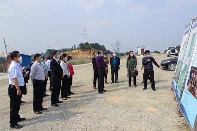 內(nèi)江市人大常委會(huì)副主任秦金保一行調(diào)研連界足球競(jìng)訓(xùn)基地