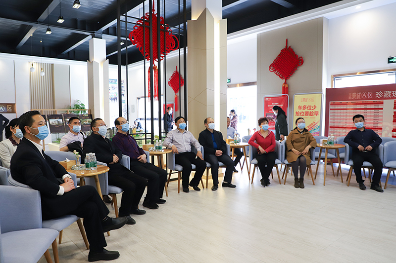 內(nèi)江市人大常委會(huì)副主任秦金保一行調(diào)研連界足球競(jìng)訓(xùn)基地(圖2)