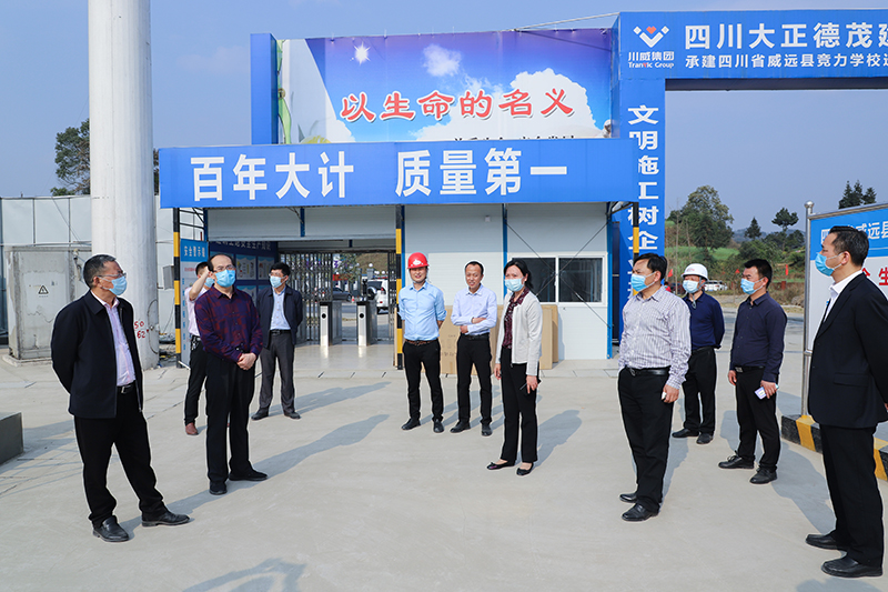 內(nèi)江市人大常委會(huì)副主任秦金保一行調(diào)研連界足球競(jìng)訓(xùn)基地(圖6)
