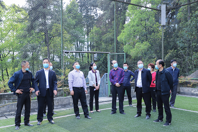 內(nèi)江市人大常委會(huì)副主任秦金保一行調(diào)研連界足球競(jìng)訓(xùn)基地(圖7)