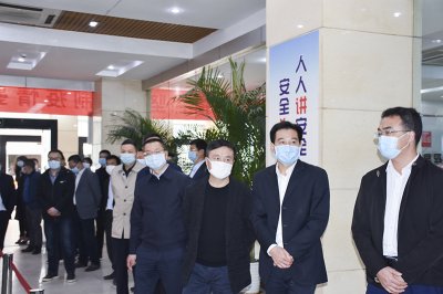 內(nèi)江市市中區(qū)黨政代表團赴川威連界基地開展投資促進(jìn)活動