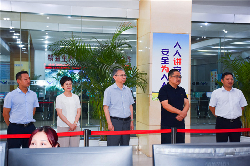 省總工會(huì)調(diào)研組到川威連界基地調(diào)研并慰問一線員工(圖4)