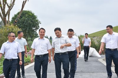 香港日升農(nóng)業(yè)集團(tuán)總裁李旭海一行蒞臨川威連界基地參觀考察