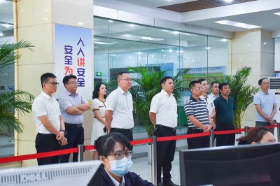 省人社廳副廳長(zhǎng)黃曉東一行蒞臨川威調(diào)研