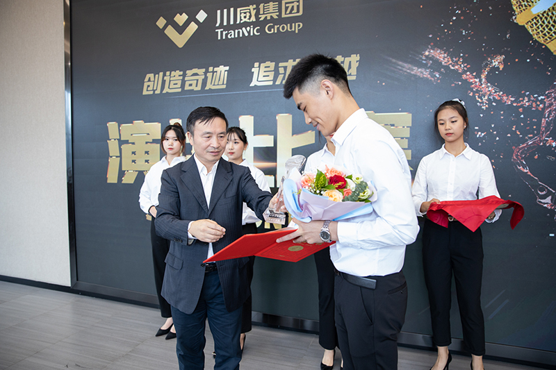 集團公司舉行“創(chuàng)造奇跡追求卓越”演講比賽(圖6)