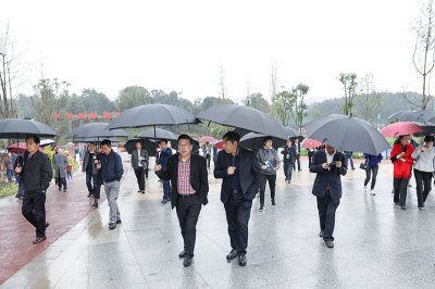 省總工會副主席苗勇率市州調(diào)研組專題調(diào)研川威集團企業(yè)職工之家陣地建設情況