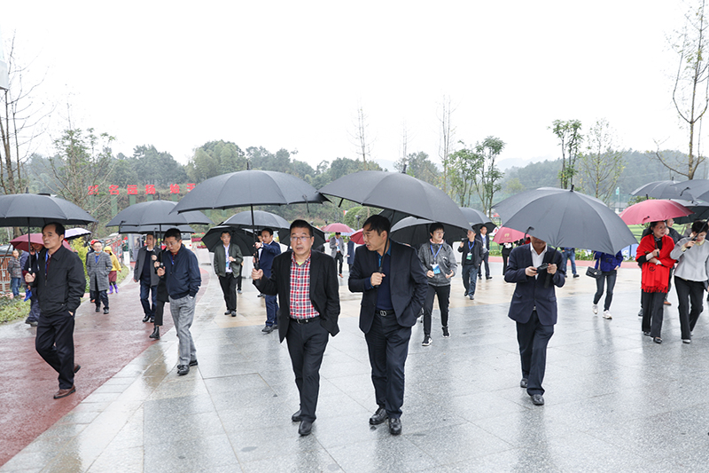 省總工會副主席苗勇率市州調(diào)研組專題調(diào)研川威集團企業(yè)職工之家陣地建設情況(圖1)