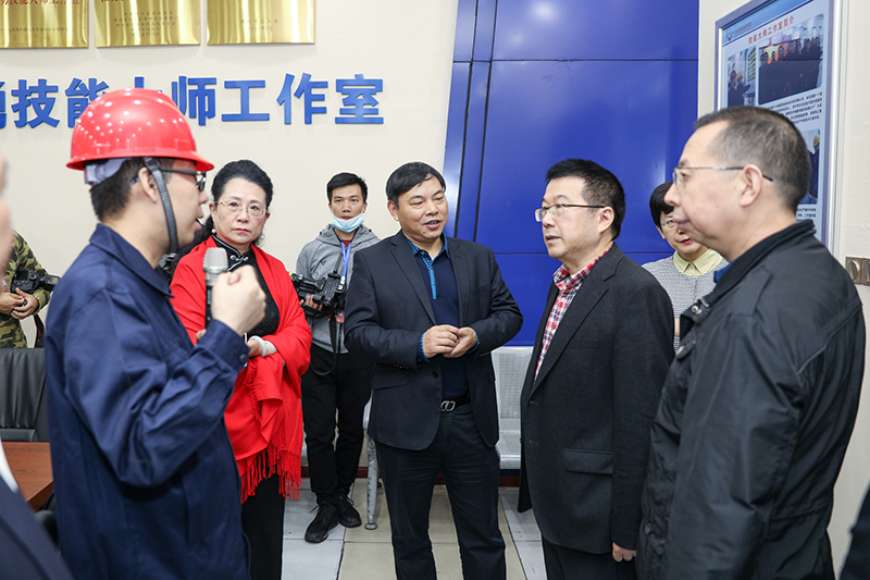 省總工會副主席苗勇率市州調(diào)研組專題調(diào)研川威集團企業(yè)職工之家陣地建設情況(圖5)