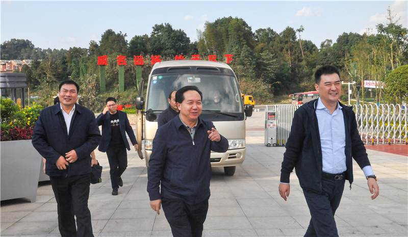 中鐵物資董事長(zhǎng)王輝一行到川威連界基地調(diào)研(圖1)
