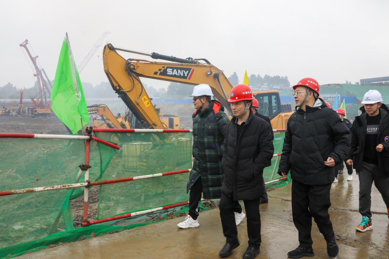 王勁董事長調(diào)研連界基地轉(zhuǎn)型升級工程項(xiàng)目(圖1) 王勁董事長調(diào)研連界基地轉(zhuǎn)型升級工程項(xiàng)目(圖1)