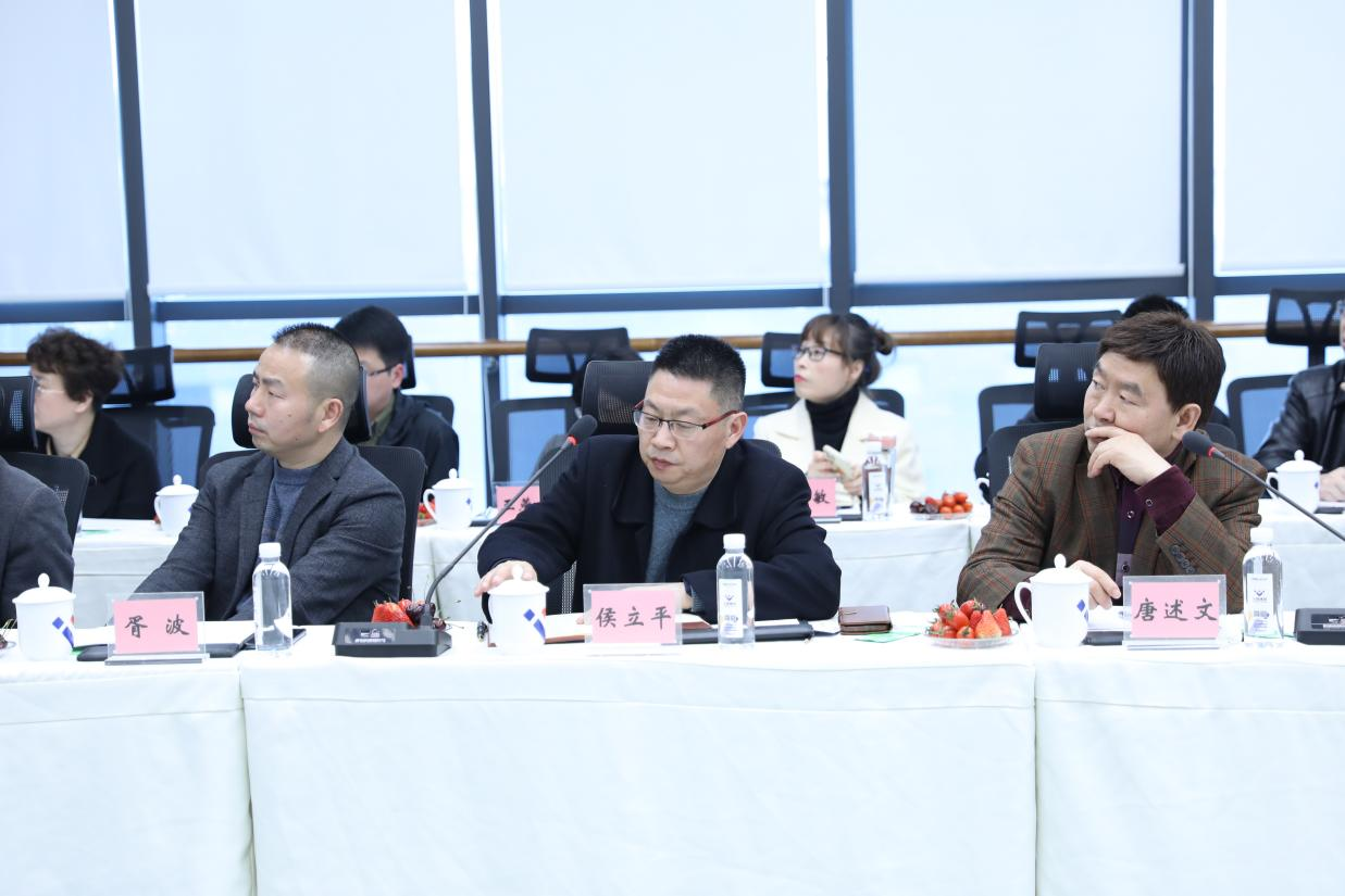 省冶金地質(zhì)勘查院侯院長一行蒞臨川威集團(tuán)連界基地考察交流(圖4) 省冶金地質(zhì)勘查院侯院長一行蒞臨川威集團(tuán)連界基地考察交流(圖4)