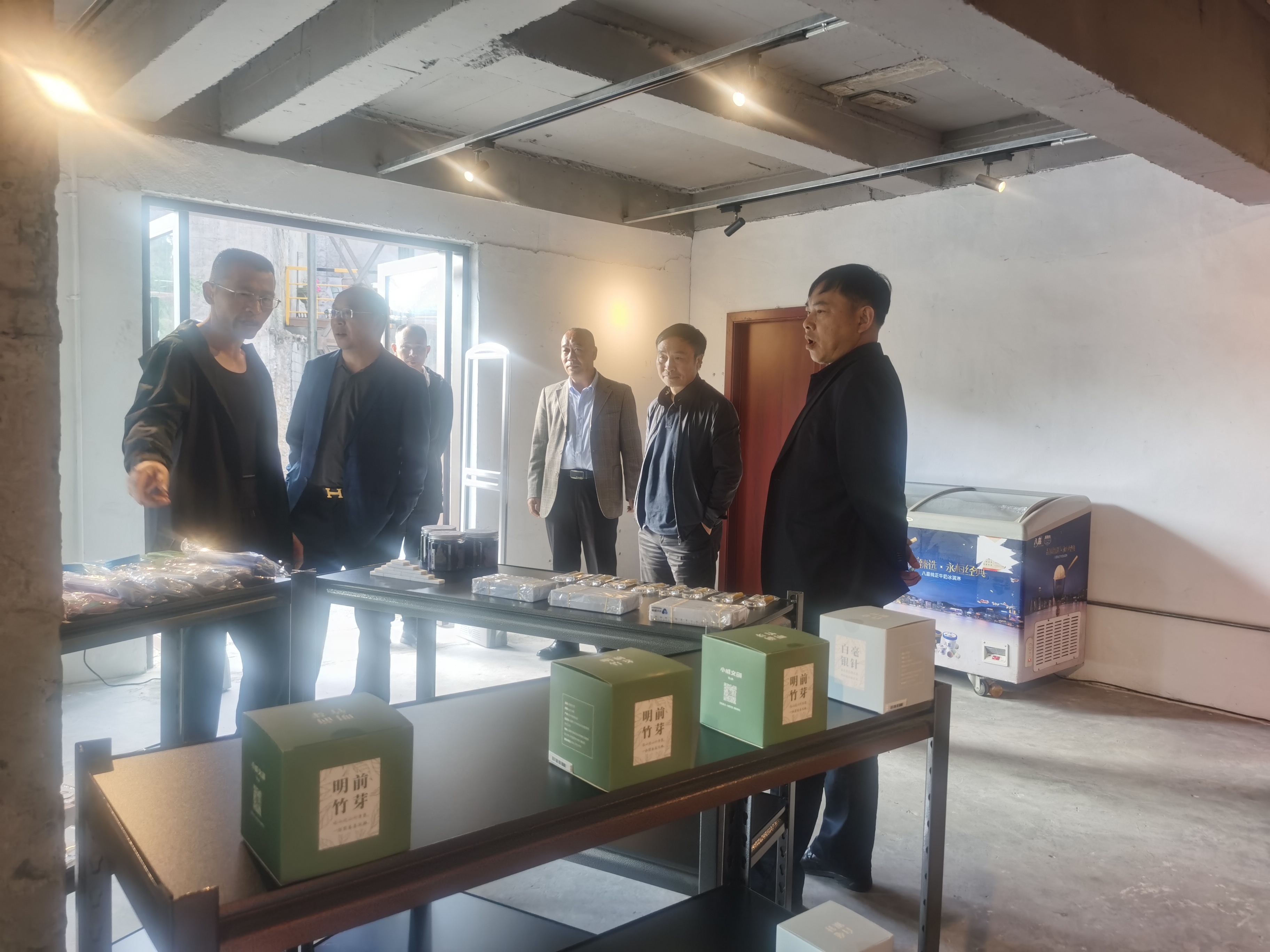 堅(jiān)持熱愛 不負(fù)耕耘——集團(tuán)董事長王勁蒞臨工業(yè)研學(xué)旅行營地視察指導(dǎo)(圖2) 堅(jiān)持熱愛 不負(fù)耕耘——集團(tuán)董事長王勁蒞臨工業(yè)研學(xué)旅行營地視察指導(dǎo)(圖2)