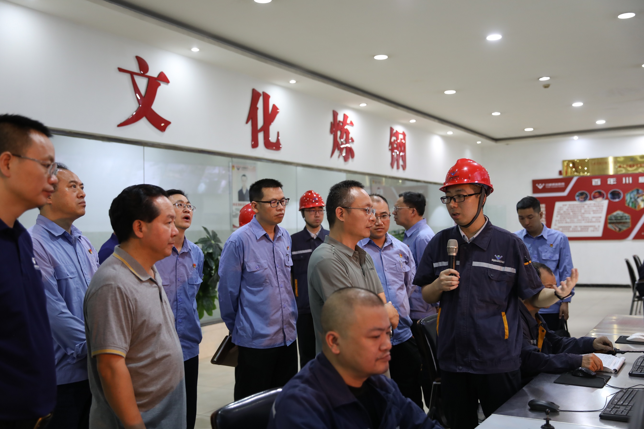首鋼水城鋼鐵集團(tuán)到川威交流(圖2) 首鋼水城鋼鐵集團(tuán)到川威交流(圖2)
