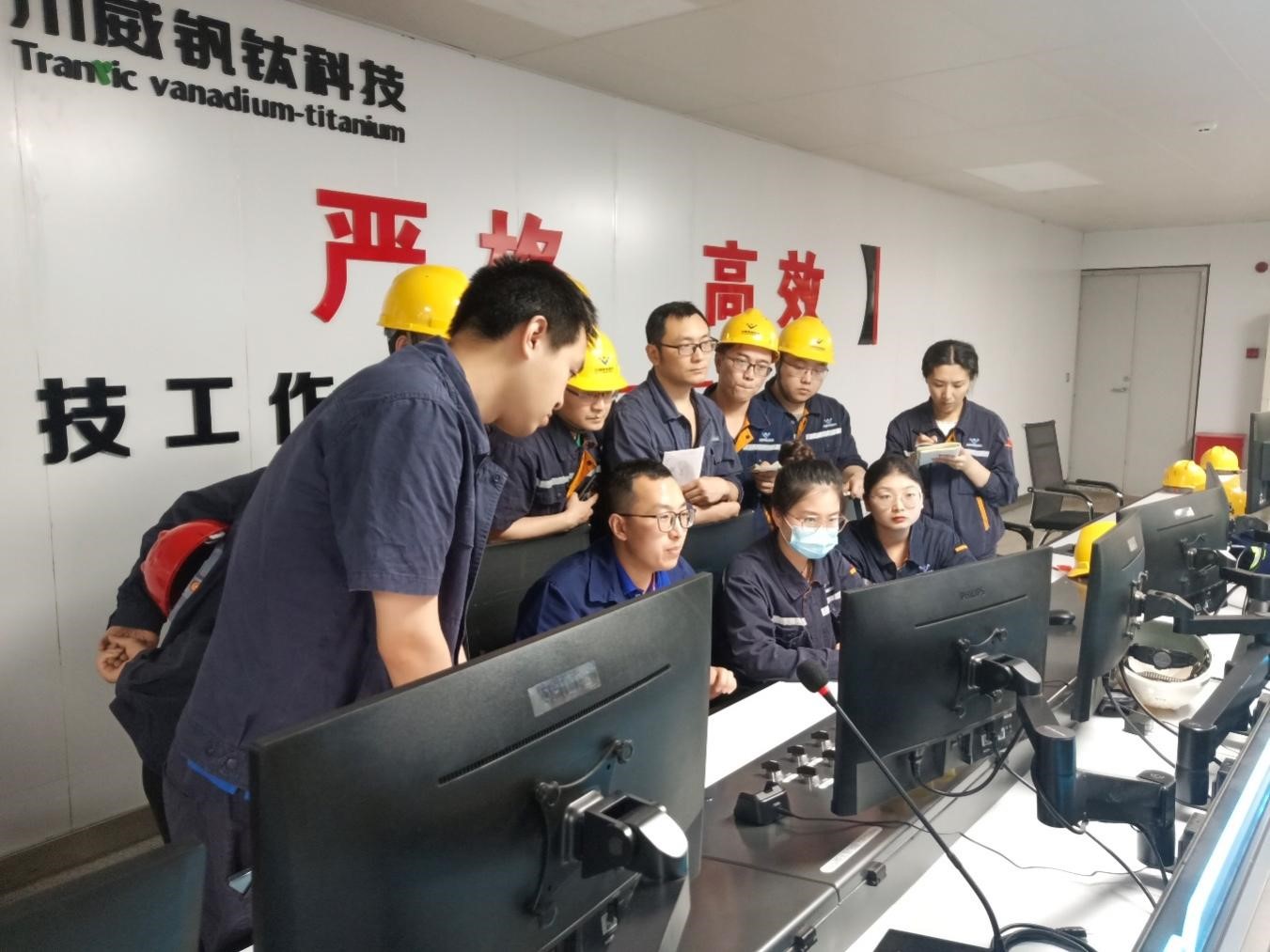 寶劍磨礪出 梅香苦寒來——釩鈦科技板材廠生產(chǎn)快速達產(chǎn)達效紀實(圖8) 寶劍磨礪出 梅香苦寒來——釩鈦科技板材廠生產(chǎn)快速達產(chǎn)達效紀實(圖8)