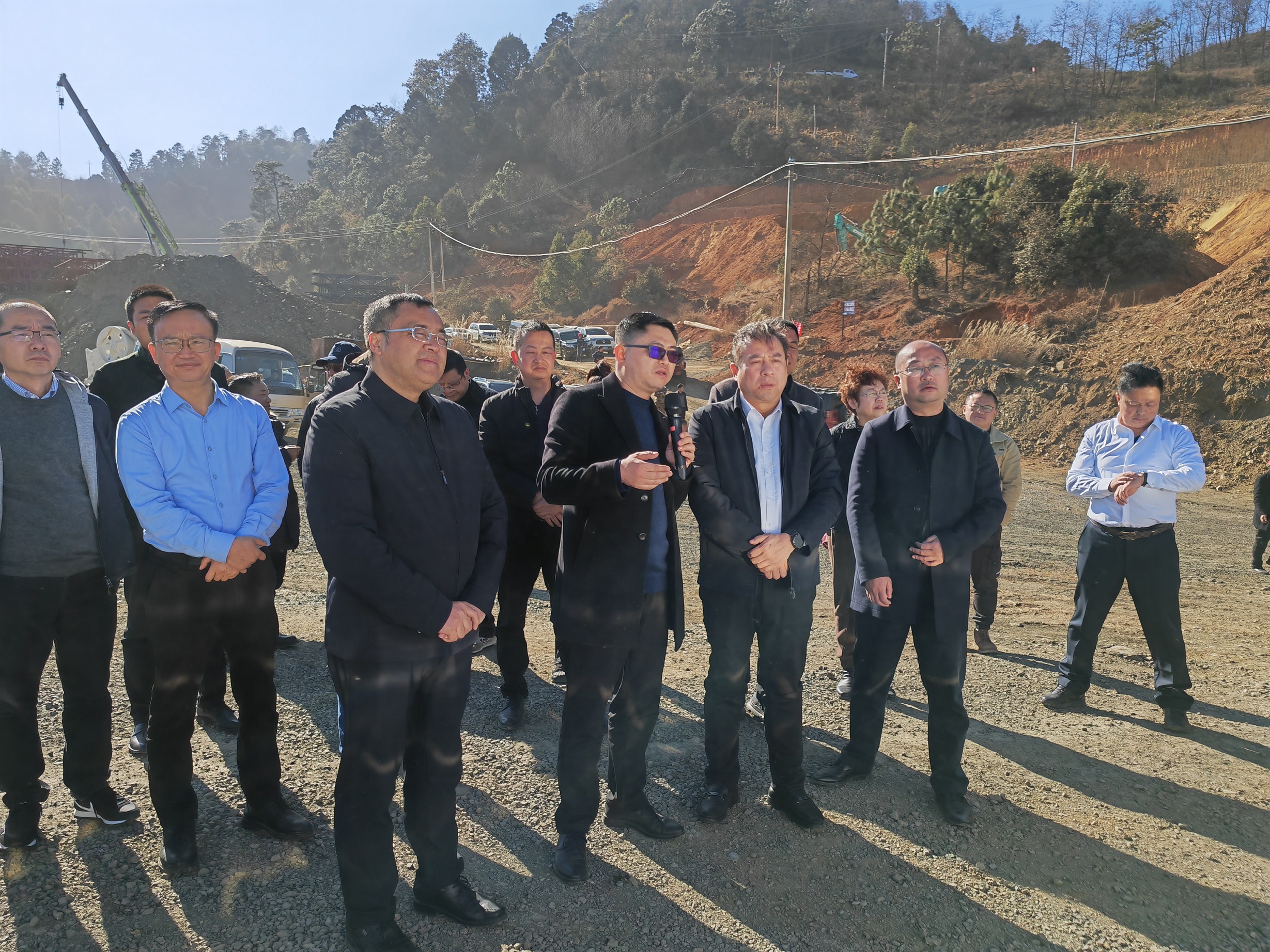 涼山州州委常委、州政府常務(wù)副州長向貴瑜到礦業(yè)總公司白草礦區(qū)調(diào)研(圖2)