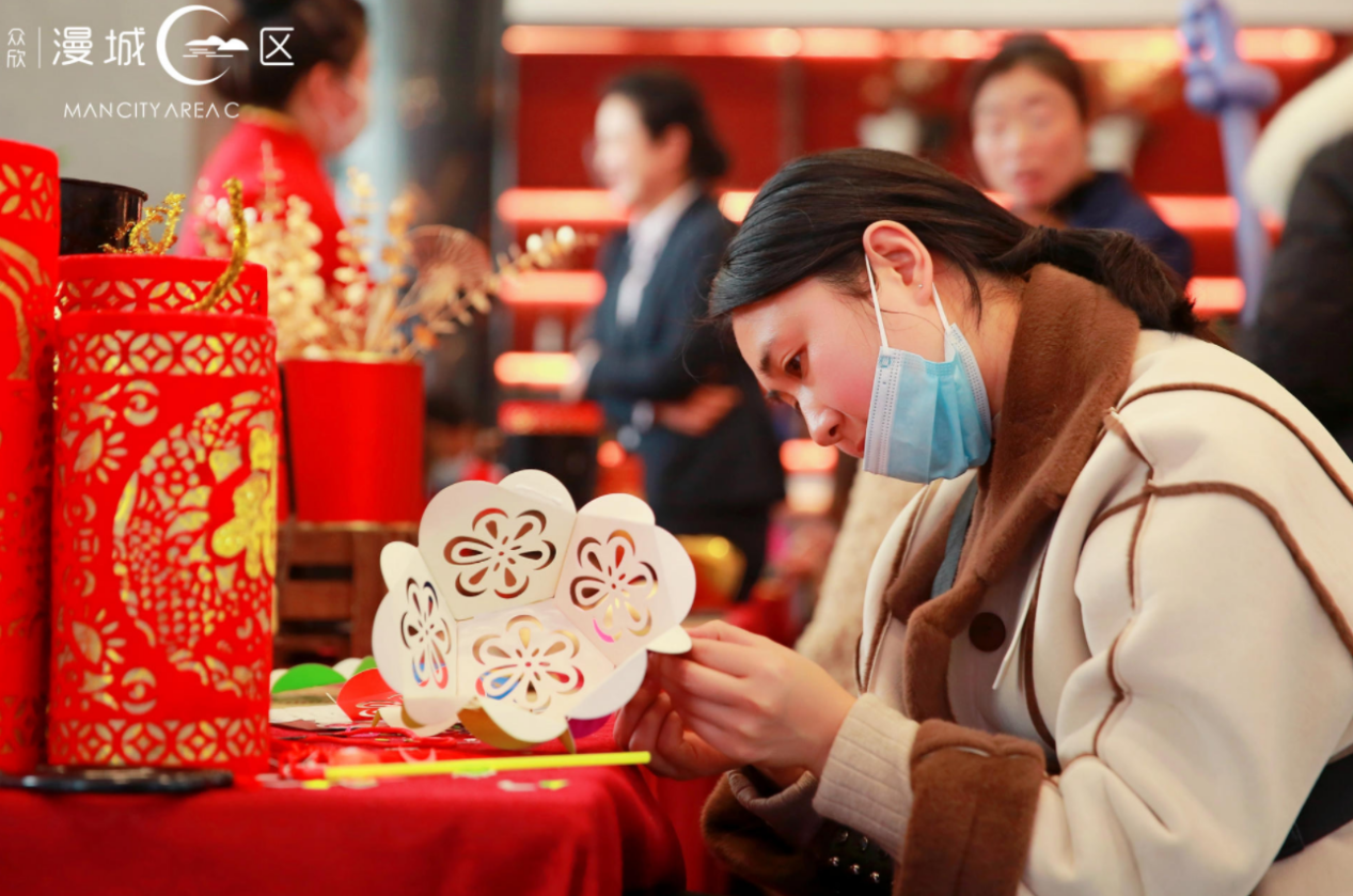 眾欣·漫城C區(qū)實(shí)景鑒賞暨業(yè)主答謝會(huì)取得圓滿成功(圖7) 眾欣·漫城C區(qū)實(shí)景鑒賞暨業(yè)主答謝會(huì)取得圓滿成功(圖7)