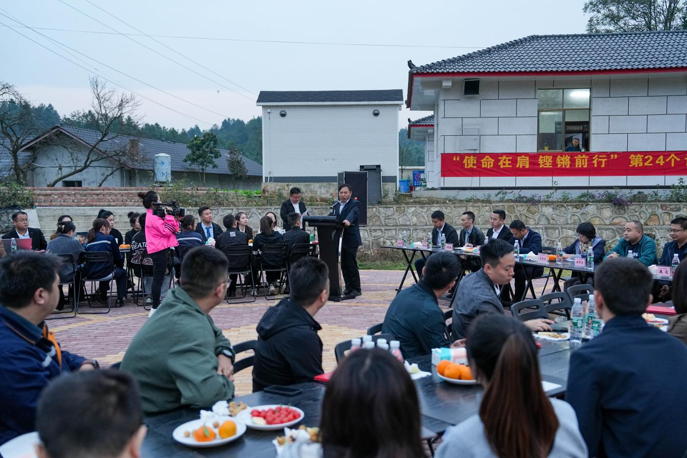 使命在肩 鏗鏘前行——釩鈦科技召開慶祝第二十四個中國記者節(jié)暨新聞宣傳總結表彰會(圖9) 使命在肩 鏗鏘前行——釩鈦科技召開慶祝第二十四個中國記者節(jié)暨新聞宣傳總結表彰會(圖9)