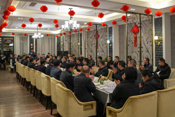 威遠(yuǎn)縣人民政府與川威集團(tuán)召開政企聯(lián)席會(圖2) 威遠(yuǎn)縣人民政府與川威集團(tuán)召開政企聯(lián)席會(圖2)