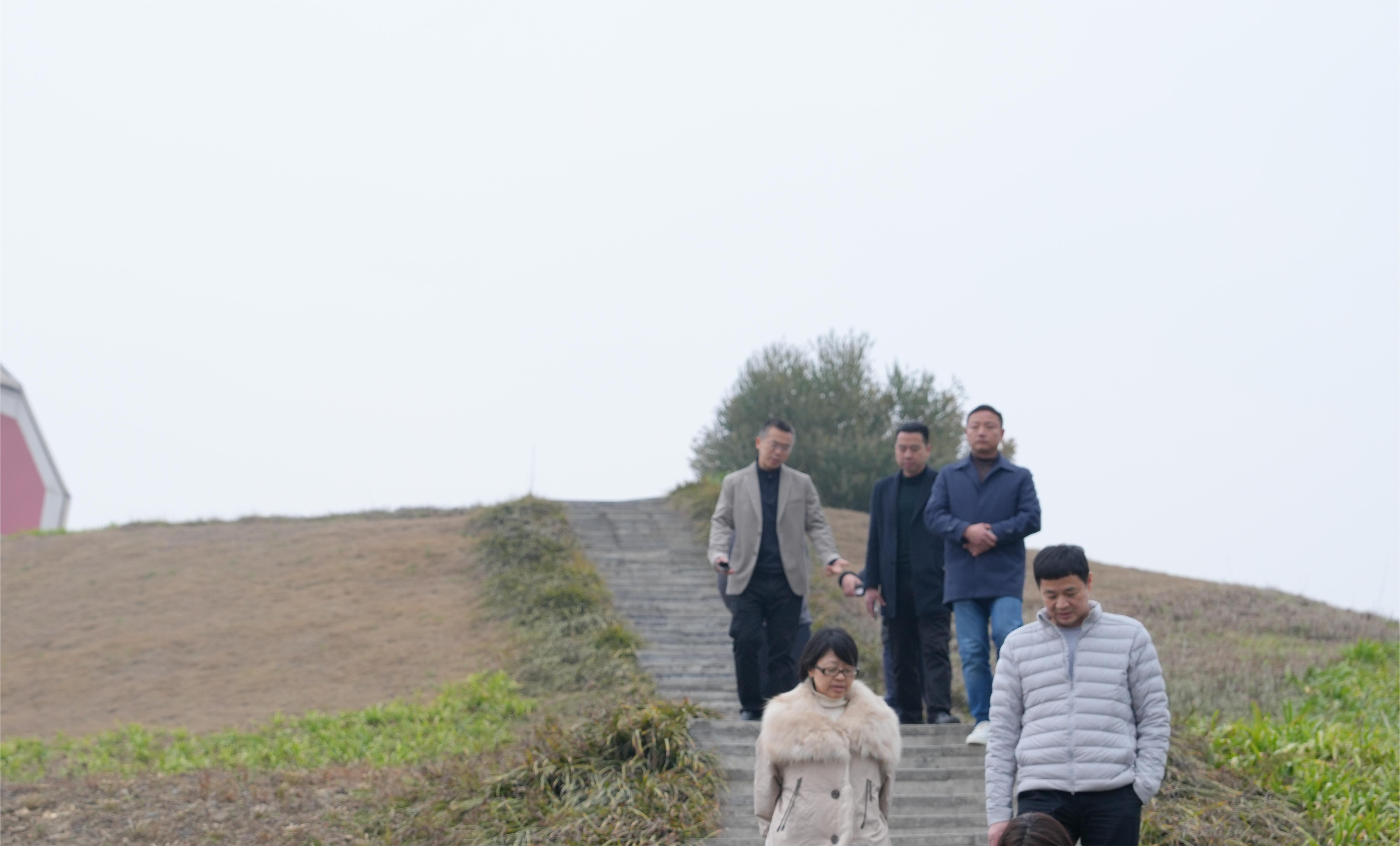 省主流媒體一行赴川威集團連界基地考察交流(圖3) 省主流媒體一行赴川威集團連界基地考察交流(圖3)
