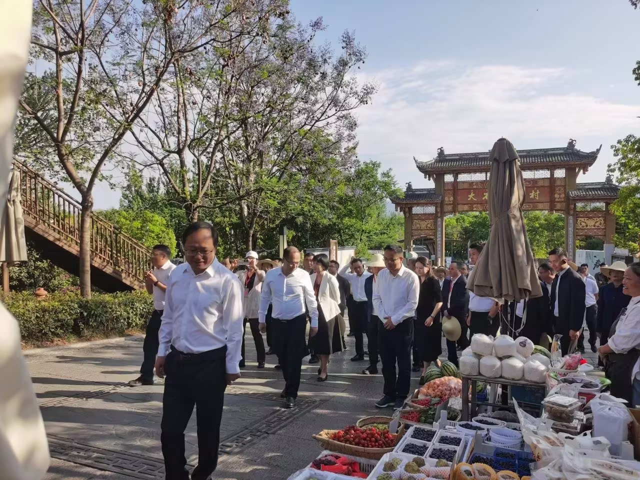 大石板項(xiàng)目再次成為“頂流”——全省鞏固拓展脫貧攻堅成果工作推進(jìn)會在此成功召開(圖3) 大石板項(xiàng)目再次成為“頂流”——全省鞏固拓展脫貧攻堅成果工作推進(jìn)會在此成功召開(圖3)