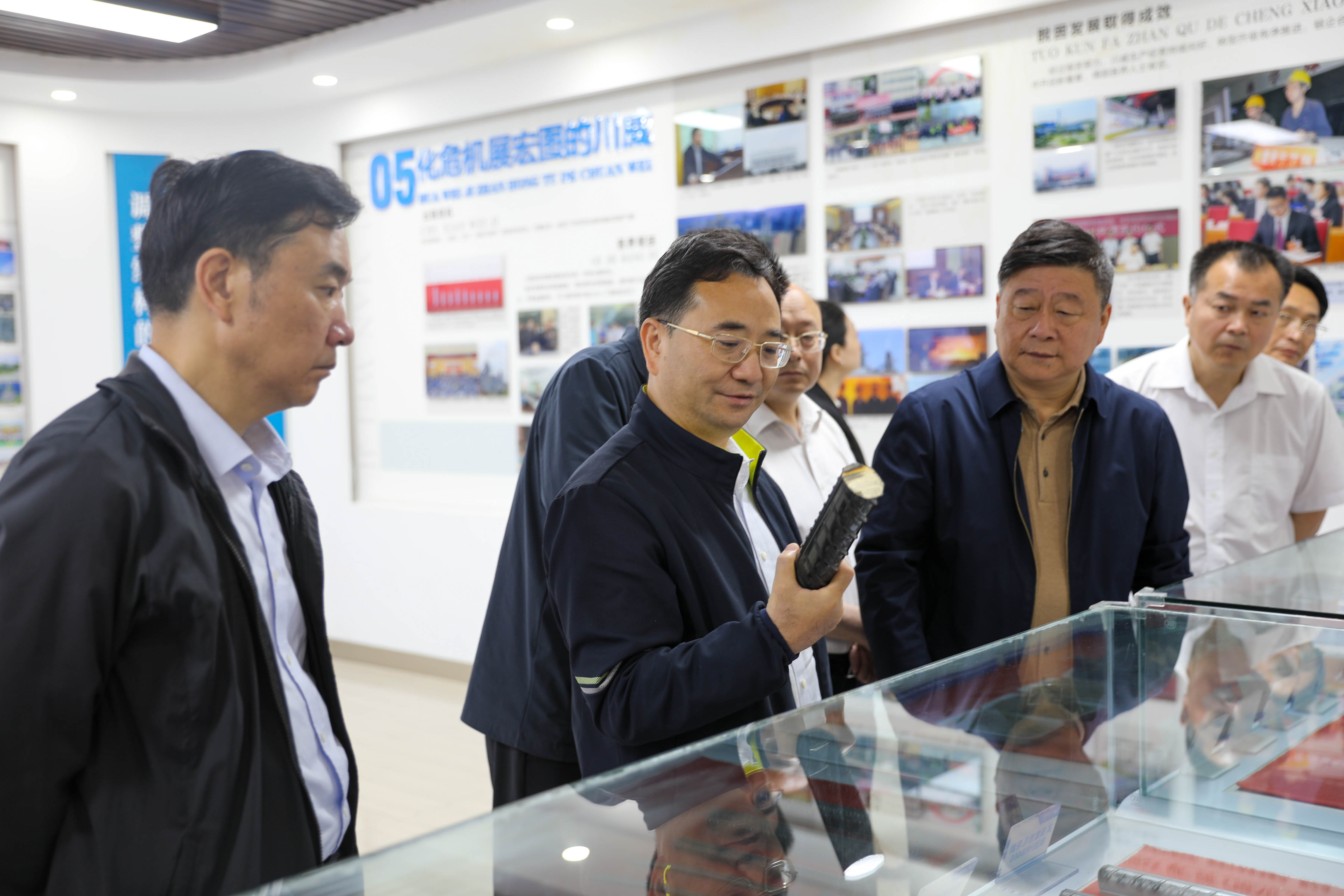 巴中市 內(nèi)江市政協(xié)關心川威轉(zhuǎn)型發(fā)展(圖2) 巴中市 內(nèi)江市政協(xié)關心川威轉(zhuǎn)型發(fā)展(圖2)