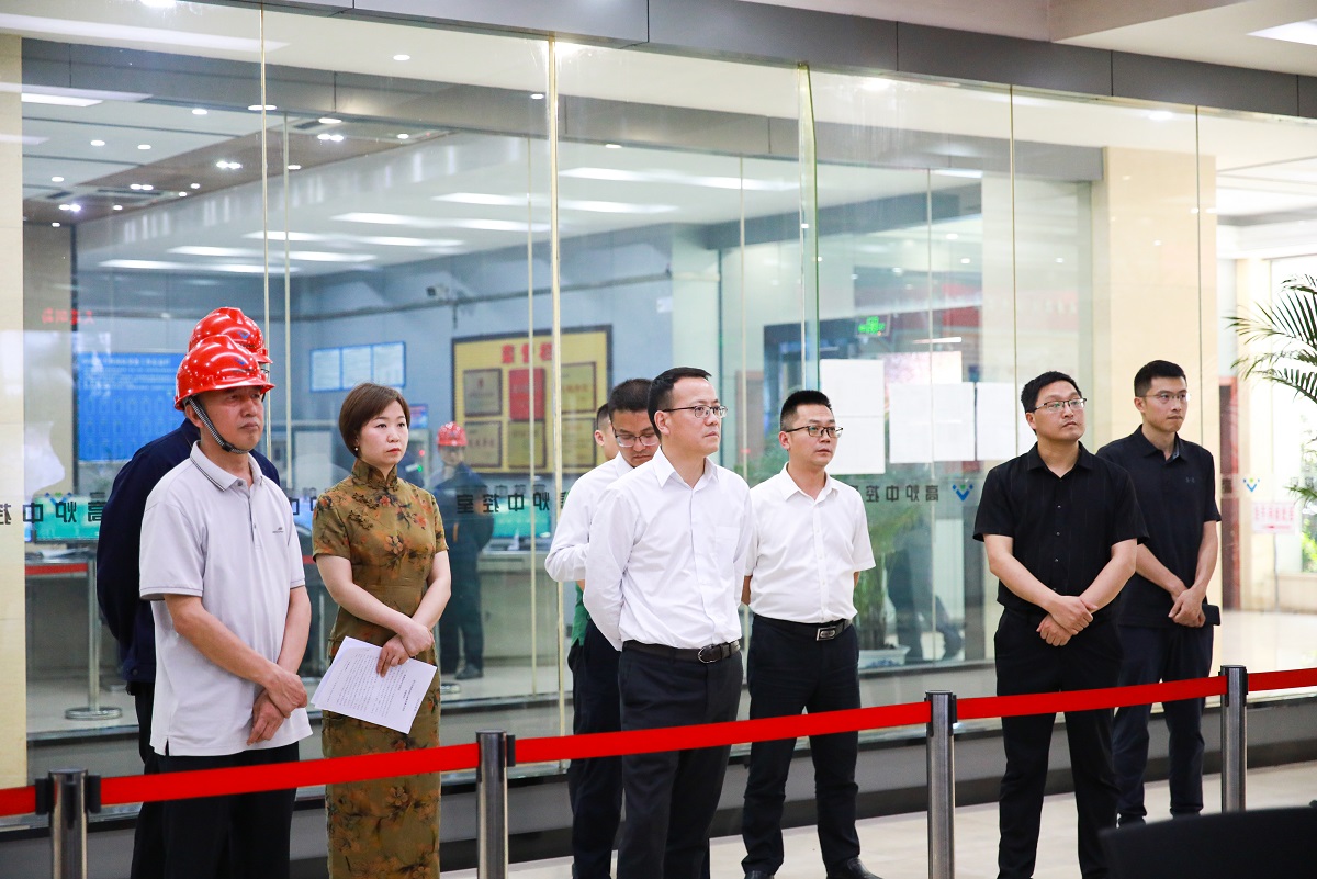              市委常委、統(tǒng)戰(zhàn)部部長羅萬東一行 深入川威調研推動轉型升級與綠色發(fā)展(圖2)