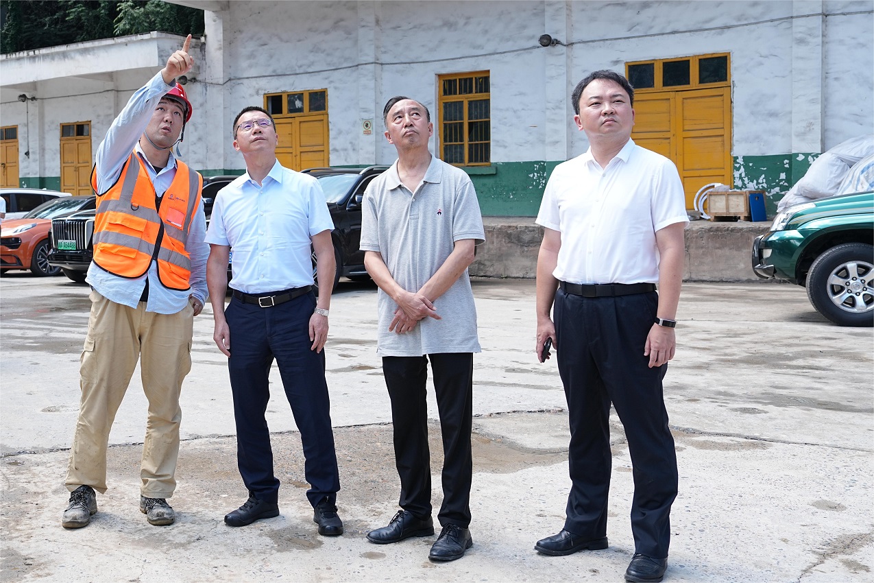 威遠(yuǎn)縣委書記蘭徐一行蒞臨川威連界基地考察調(diào)研(圖2) 威遠(yuǎn)縣委書記蘭徐一行蒞臨川威連界基地考察調(diào)研(圖2)
