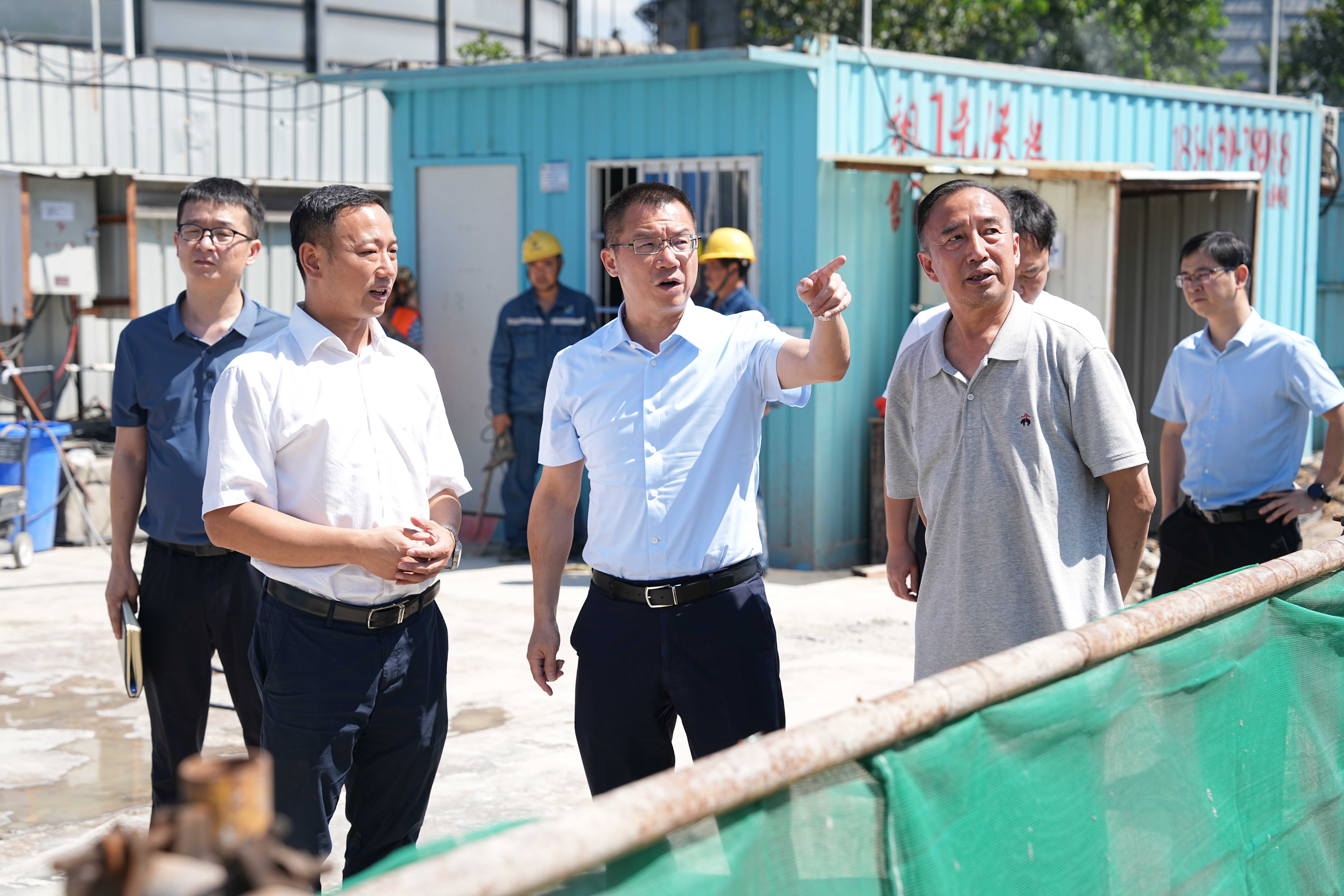 威遠(yuǎn)縣委書記蘭徐一行蒞臨川威連界基地考察調(diào)研(圖4) 威遠(yuǎn)縣委書記蘭徐一行蒞臨川威連界基地考察調(diào)研(圖4)