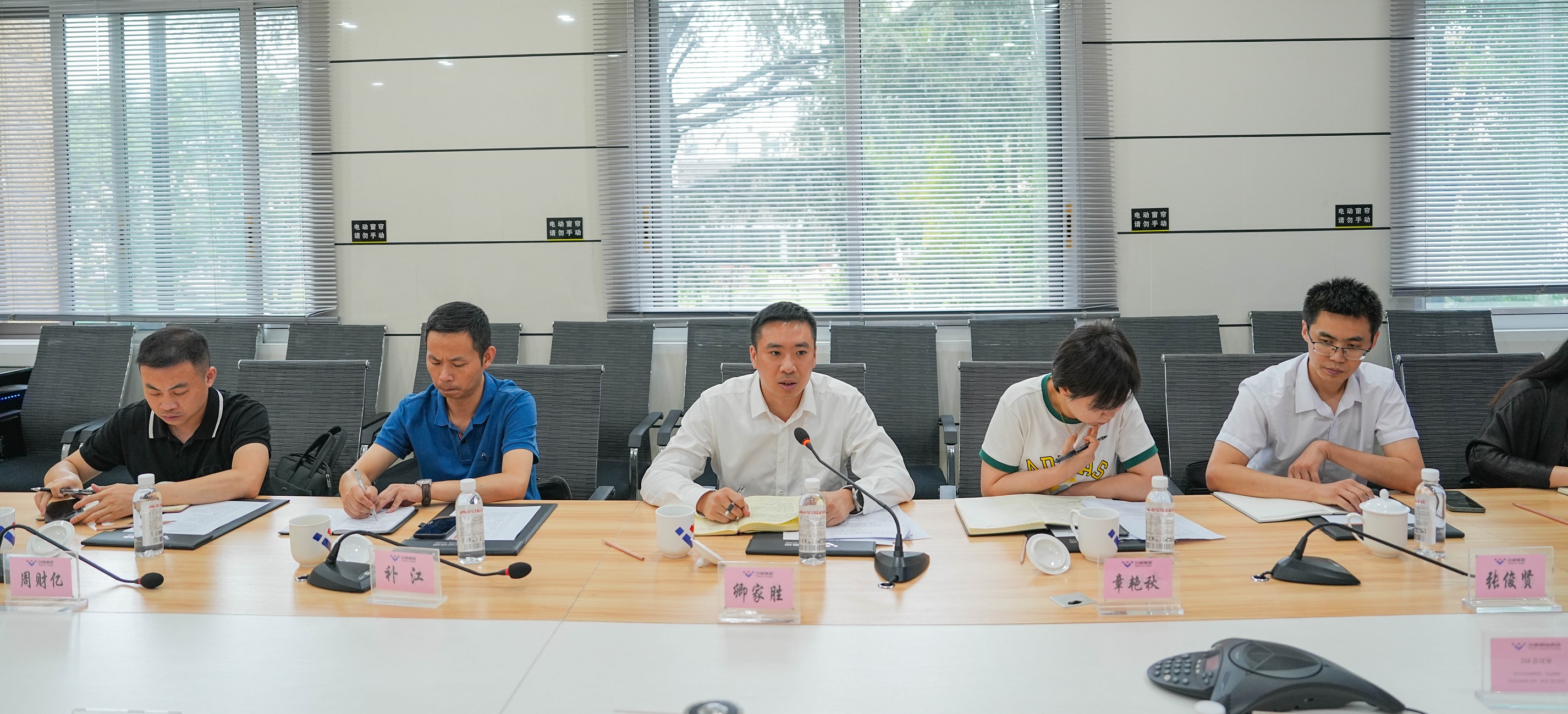 省經(jīng)信廳材料工業(yè)處處長(zhǎng)卿家勝一行調(diào)研川威(圖4) 省經(jīng)信廳材料工業(yè)處處長(zhǎng)卿家勝一行調(diào)研川威(圖4)