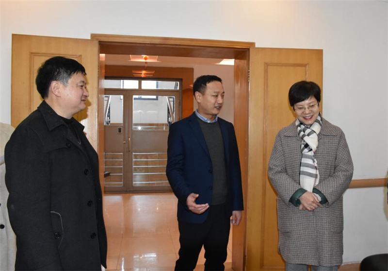 市總工會領(lǐng)導(dǎo)到川威慰問困難員工暨勞模代表(圖4)
