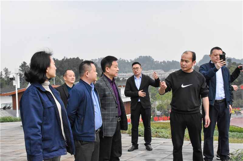 重慶輪船集團(tuán)到川威連界基地調(diào)研(圖2)