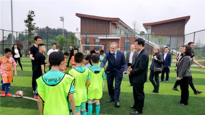 德國(guó)駐成都領(lǐng)事館魯悟剛一行蒞臨川威連界基地考察交流