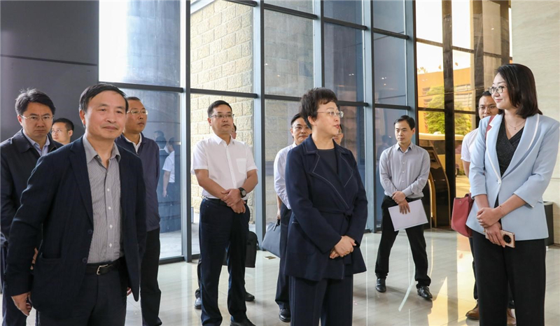市委書記鄭莉蒞臨川威調研指導轉型發(fā)展工作(圖2)